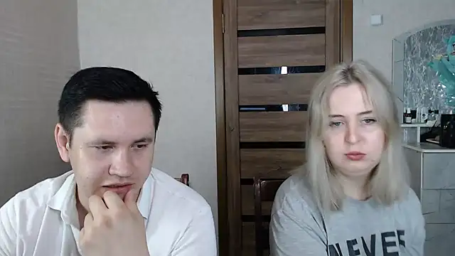 Snapshot of Kristy-Max chatting on March 17, 2025, 5:27 pm Kristy-Max online show from March 17, 2025, 5:27 pm