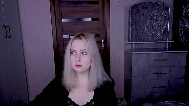 Kristy-Max online show from April 12, 2026, 9:07 pm