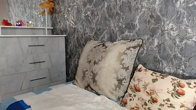 Snapshot of Kristy-Max chatting on October 3, 2025, 9:27 pm Kristy-Max online show from October 3, 2025, 9:27 pm