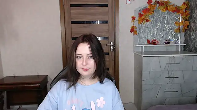 Snapshot of Kristy-Max chatting on October 13, 2025, 10:32 pm Kristy-Max online show from October 13, 2025, 10:32 pm