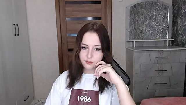 Snapshot of Kristy-Max chatting on November 22, 2025, 8:08 pm Kristy-Max online show from November 22, 2025, 8:08 pm