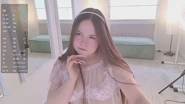 SunnyRisha online show from April 14, 2026, 12:21 pm