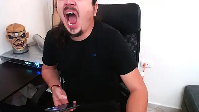 webothtwo online show from January 8, 2025, 3:39 pm