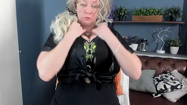 Snapshot of JesiaFoxi chatting on February 25, 2026, 3:34 pm JesiaFoxi online show from February 25, 2026, 3:34 pm