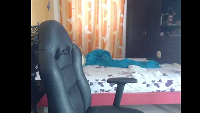 Snapshot of Tobicutee chatting on April 29, 2026, 6:14 pm Tobicutee online show from April 29, 2026, 6:14 pm