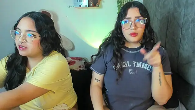 maddie-and-chelsea- online show from November 29, 2025, 11:32 am