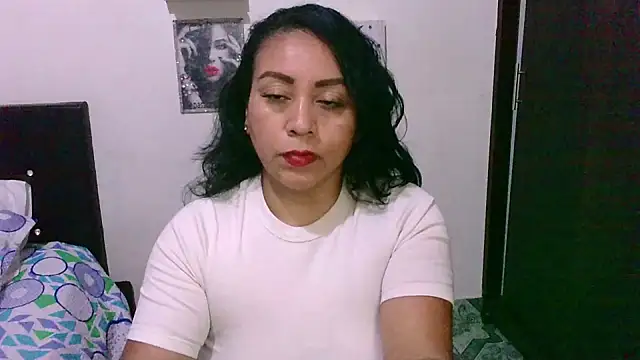 Snapshot of zaray_bella chatting on October 17, 2025, 9:38 pm zaray bella online show from October 17, 2025, 9:38 pm