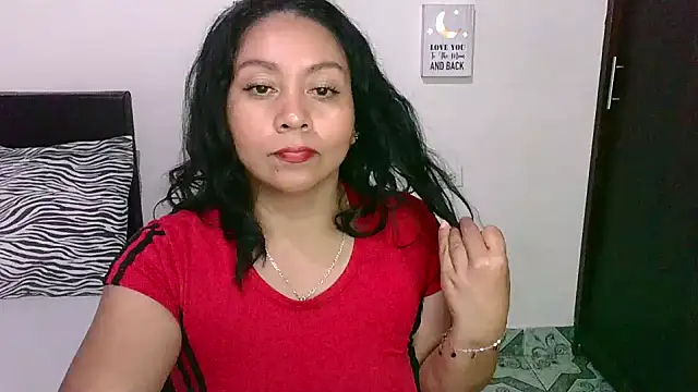 Snapshot of zaray_bella chatting on March 6, 2025, 10:58 pm zaray bella online show from March 6, 2025, 10:58 pm