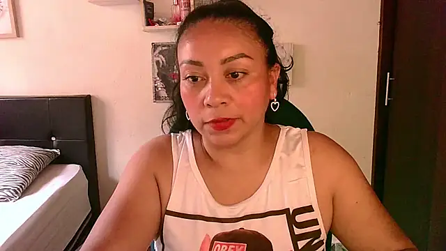 Snapshot of zaray_bella chatting on July 1, 2026, 3:23 pm zaray bella online show from July 1, 2026, 3:23 pm