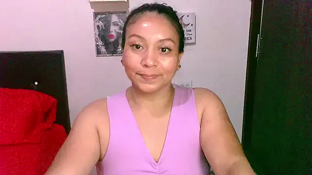 Snapshot of zaray_bella chatting on November 18, 2025, 10:34 pm zaray bella online show from November 18, 2025, 10:34 pm