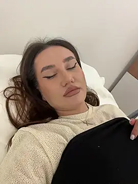 Snapshot of freyacherie chatting on November 11, 2025, 12:33 pm freyacherie online show from November 11, 2025, 12:33 pm