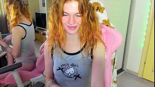 Snapshot of Sunny_Elly chatting on October 7, 2025, 8:37 am Sunny Elly online show from October 7, 2025, 8:37 am
