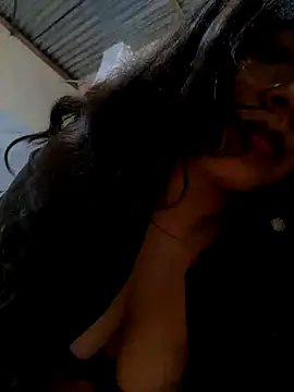 Snapshot of MishuColfer chatting on October 29, 2025, 5:39 am MishuColfer online show from October 29, 2025, 5:39 am