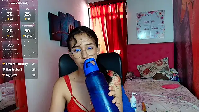 Snapshot of miley_blue_ chatting on February 7, 2025, 7:27 pm miley blue online show from February 7, 2025, 7:27 pm