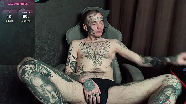 Snapshot of lonelycrystal chatting on October 1, 2025, 8:35 pm lonelycrystal online show from October 1, 2025, 8:35 pm