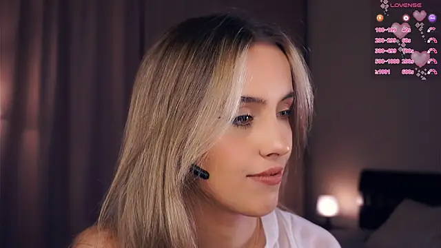 FannyHewson online show from September 8, 2025, 7:24 pm