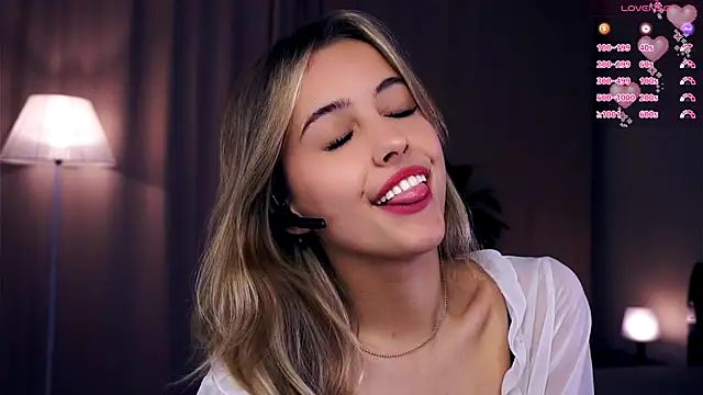 FannyHewson online show from September 18, 2025, 7:28 pm