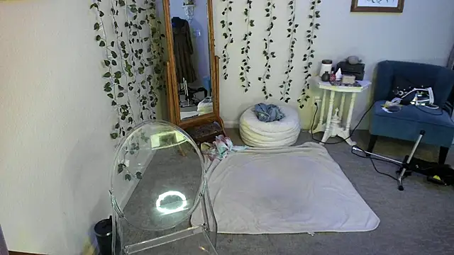 Snapshot of Peaches_N_Kreme chatting on June 15, 2026, 12:33 am Peaches N Kreme online show from June 15, 2026, 12:33 am