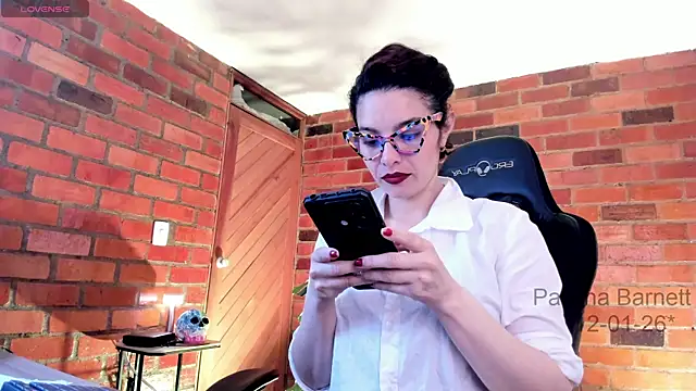 paulinabarnett- online show from January 12, 2026, 4:14 pm