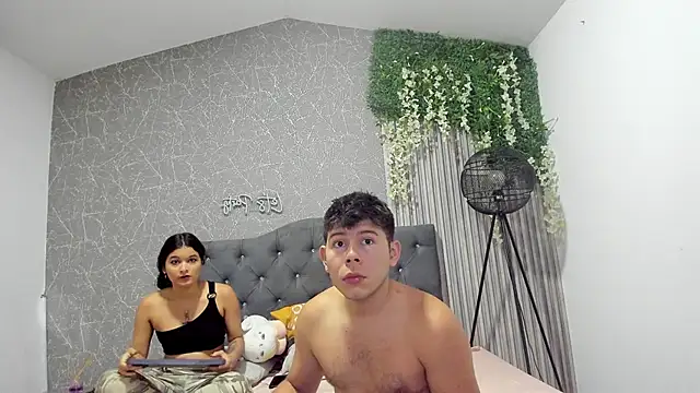 JustiinJazmin online show from February 11, 2025, 6:22 pm