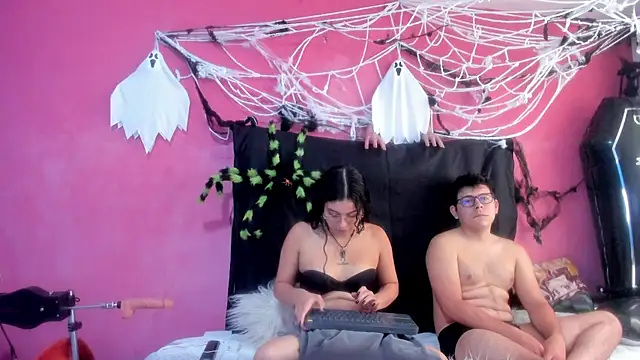 JustiinJazmin online show from October 3, 2025, 7:15 pm