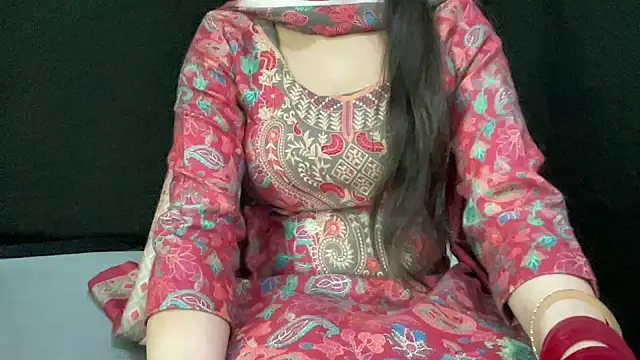 couple horne online show from April 22, 2026, 12:01 pm