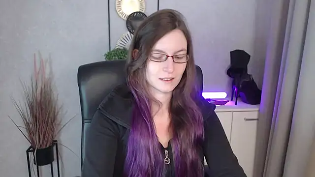 emmaxDelight online show from November 20, 2025, 7:09 am