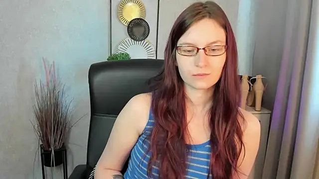 emmaxDelight online show from June 10, 2026, 5:30 am