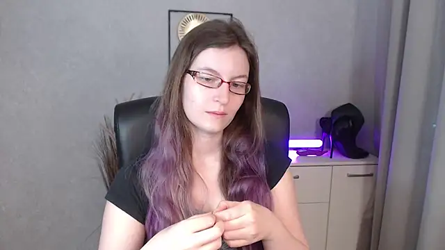 emmaxDelight online show from September 19, 2025, 5:33 am