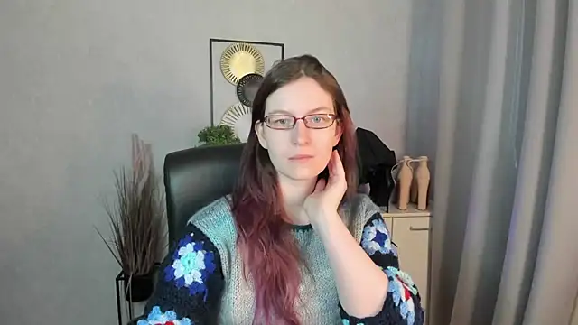 emmaxDelight online show from April 20, 2026, 5:43 am