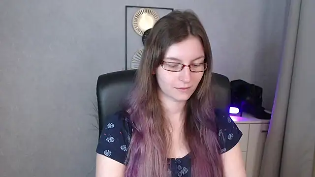 emmaxDelight online show from September 15, 2025, 5:52 am