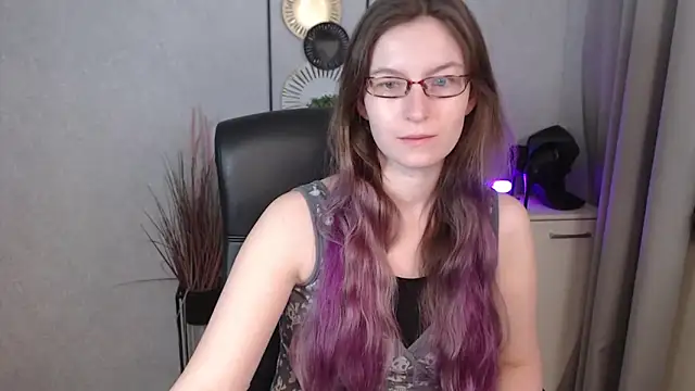 emmaxDelight online show from September 23, 2025, 5:25 am