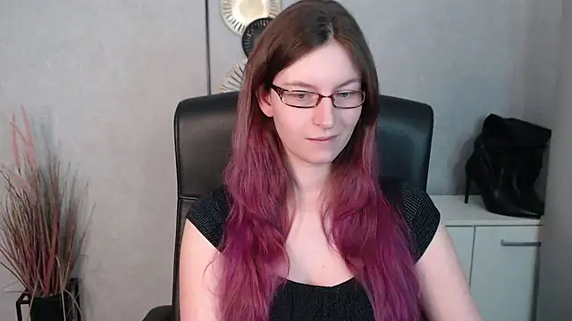 emmaxDelight online show from February 14, 2025, 9:34 am