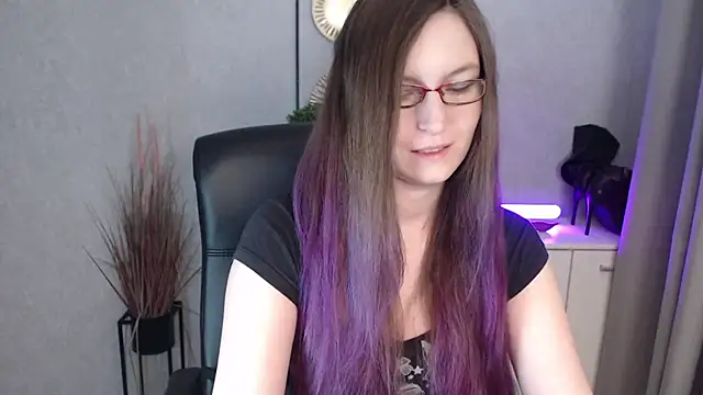 emmaxDelight online show from November 22, 2025, 7:07 am