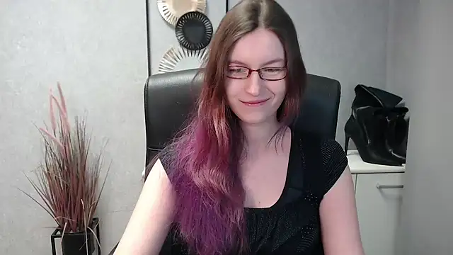 emmaxDelight online show from February 18, 2025, 6:37 am