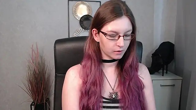 emmaxDelight online show from March 22, 2025, 10:39 am