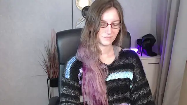 emmaxDelight online show from September 22, 2025, 5:35 am