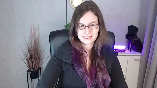 emmaxDelight online show from November 21, 2025, 6:23 am