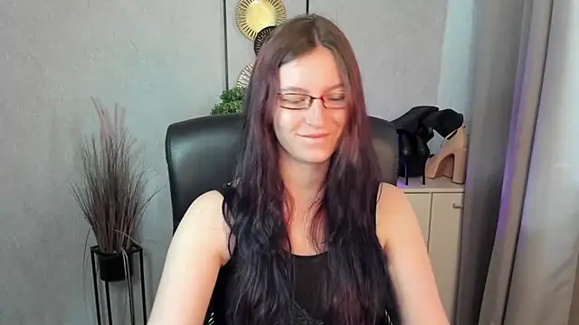 emmaxDelight online show from July 13, 2026, 6:56 am