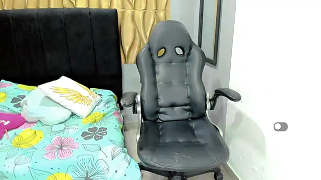 Snapshot of victoria_love89 chatting on November 9, 2025, 2:37 am victoria love89 online show from November 9, 2025, 2:37 am