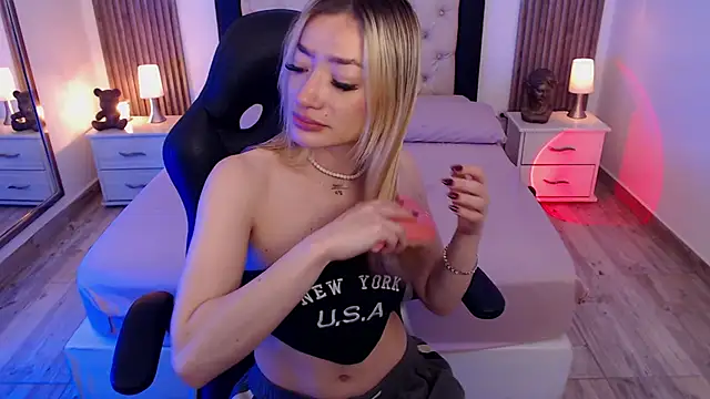 Snapshot of zoe_jones13 chatting on October 26, 2025, 10:43 pm zoe jones13 online show from October 26, 2025, 10:43 pm