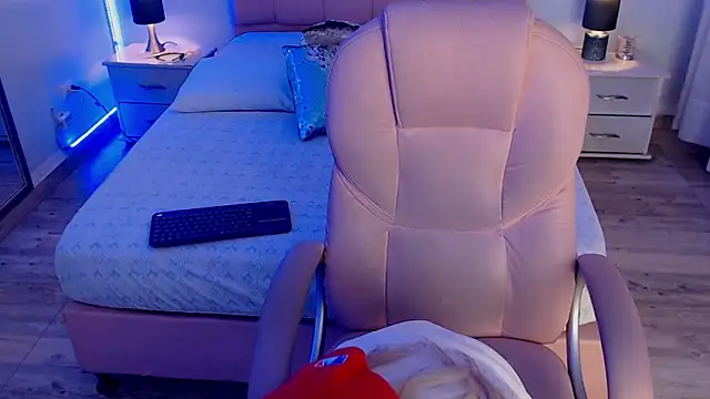 Snapshot of zoe_jones13 chatting on December 18, 2025, 3:44 am zoe jones13 online show from December 18, 2025, 3:44 am