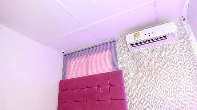 Snapshot of quianna_ chatting on March 1, 2025, 3:27 pm quianna online show from March 1, 2025, 3:27 pm