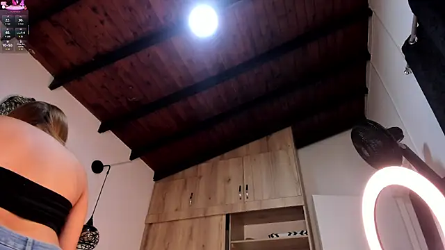 Snapshot of Mia_ross16 chatting on December 13, 2025, 8:04 pm Mia ross16 online show from December 13, 2025, 8:04 pm