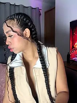 Snapshot of bella__honey chatting on October 15, 2025, 3:05 am bella honey online show from October 15, 2025, 3:05 am