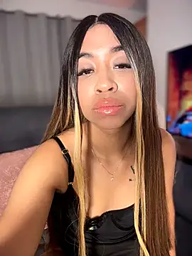 bella  honey online show from November 23, 2025, 6:01 am