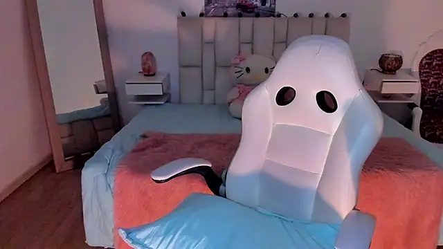 Snapshot of zoe_turnner_18 chatting on October 6, 2025, 11:44 am zoe turnner 18 online show from October 6, 2025, 11:44 am