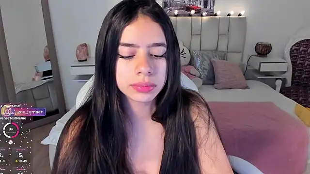 Snapshot of zoe_turnner_18 chatting on September 13, 2025, 11:32 am zoe turnner 18 online show from September 13, 2025, 11:32 am