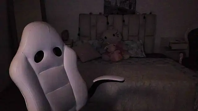 Snapshot of zoe_turnner_18 chatting on November 16, 2025, 12:32 pm zoe turnner 18 online show from November 16, 2025, 12:32 pm