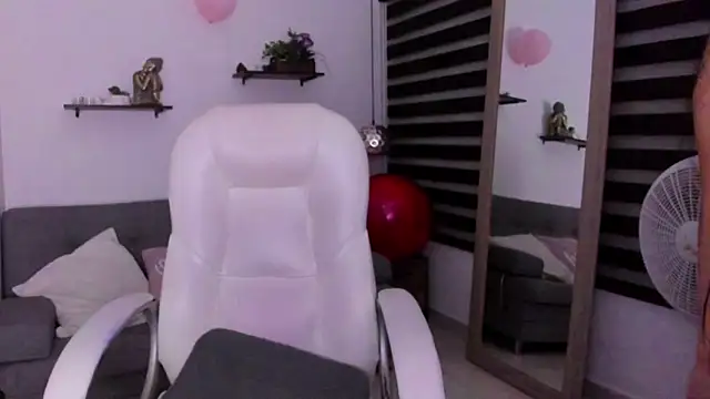 Snapshot of zoe_turnner_18 chatting on November 23, 2025, 12:15 pm zoe turnner 18 online show from November 23, 2025, 12:15 pm